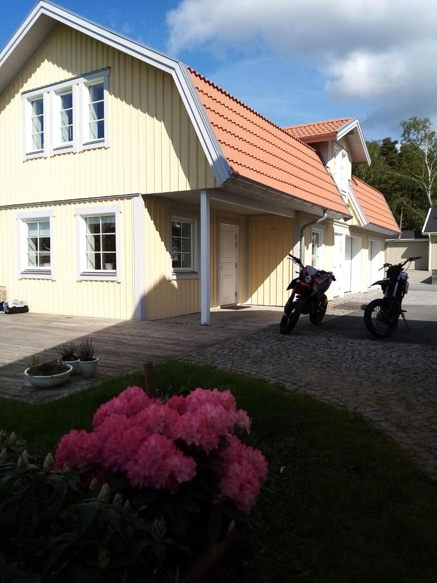 Villa Gula Huset à Göteborg Extérieur photo